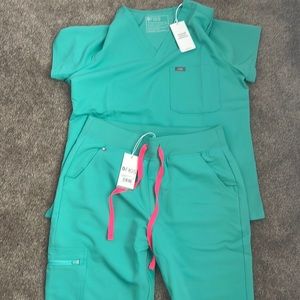 Figs Surgical Green Scrubs